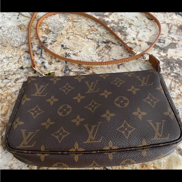 ❌SOLD❌Authentic Louis Vuitton Pochette Accessoires - Picture 1 of 9